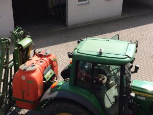 Rover agganciato al trattore e collegato tramite Wi-Fi mobile