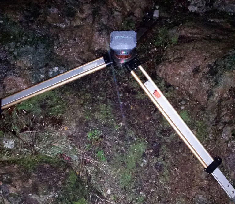 Esperimento GNSS Emlid Reach RS - Base posizionata molto in alto a terra sulla cima