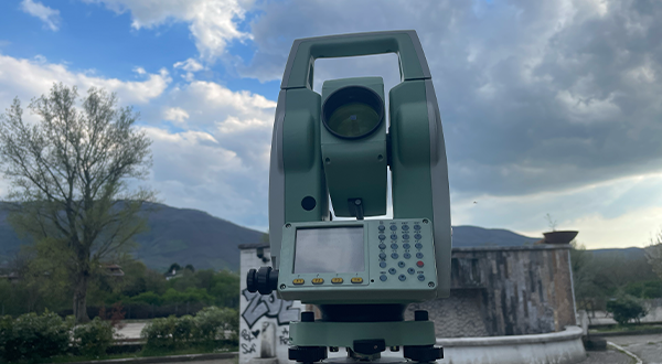 stazione totale per la topografia strumenti topografici