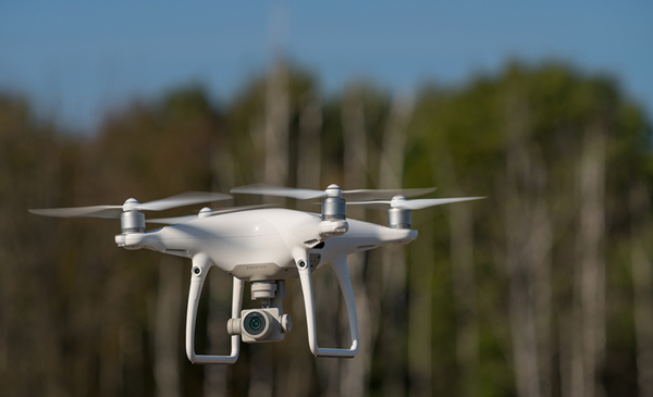 DJI Phantom 4 PRO in volo