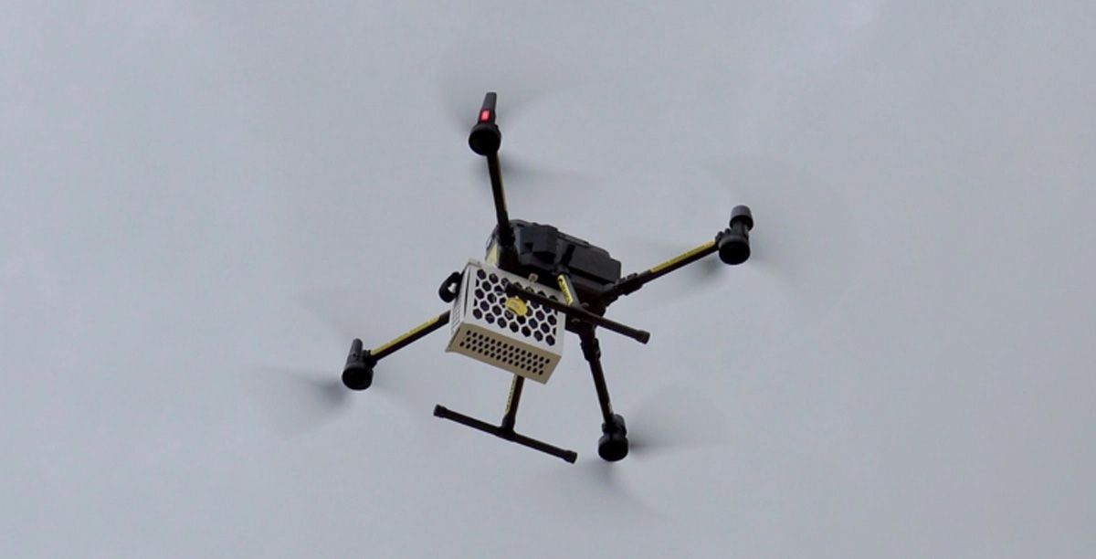 Drone con defibrillatore
